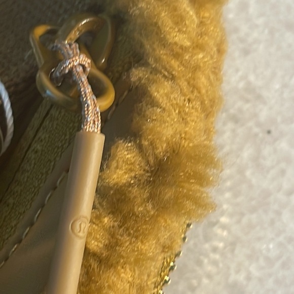 Lululemon Everywhere Belt Bag Fleece Burnt Caramel BTCA One Size NWT NEW - Picture 6 of 14